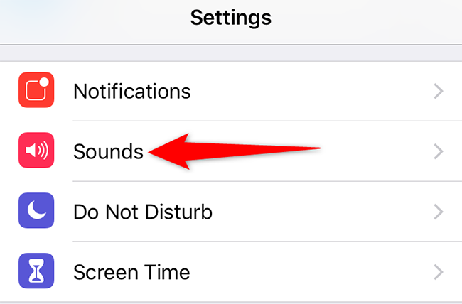 Toque Sonidos en Configuración en su iPhone.