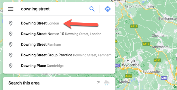 Para colocar un marcador automáticamente, abra Google Maps y use la barra de búsqueda en la esquina superior izquierda para encontrar una ubicación.