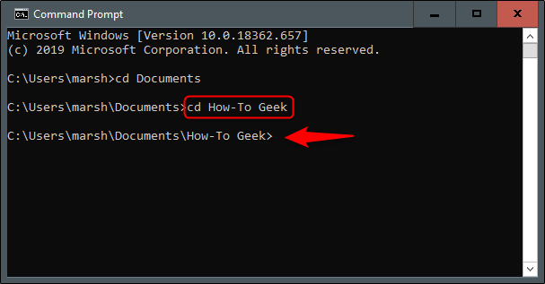 El comando cd How-To Geek en el símbolo del sistema.