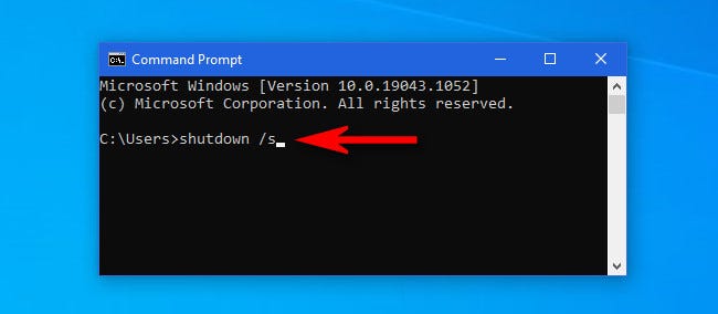 En la ventana del símbolo del sistema de Windows 10, escriba shutdown /s y presione Entrar.