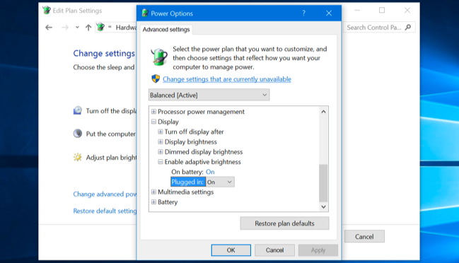 Controle el brillo adaptable en las opciones del plan de energía de Windows 10.
