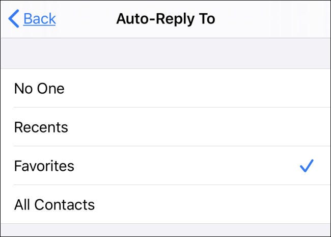 Seleccione destinatarios de respuesta automática en la configuración de No molestar de su iPhone.