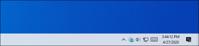 El reloj de la barra de tareas de Windows 10 muestra segundos