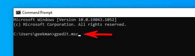 En la línea de comandos de Windows 10, escriba gpedit.msc y presione Entrar.